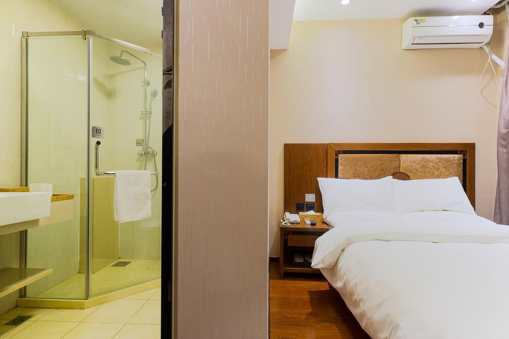 Hotel Starway Dongsi 3*