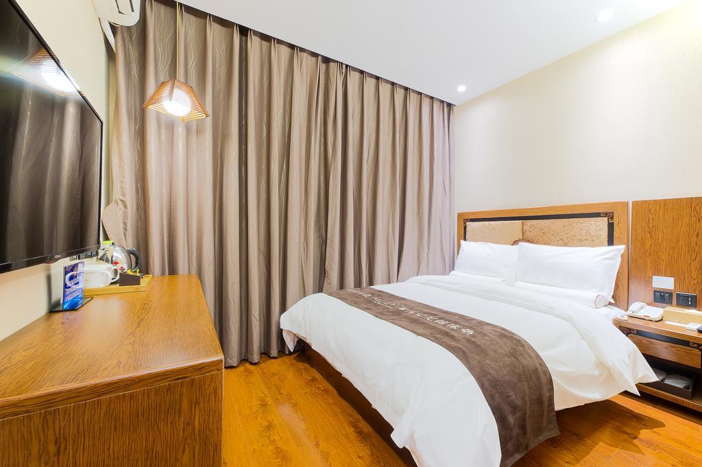 Hotel Starway Dongsi 3*